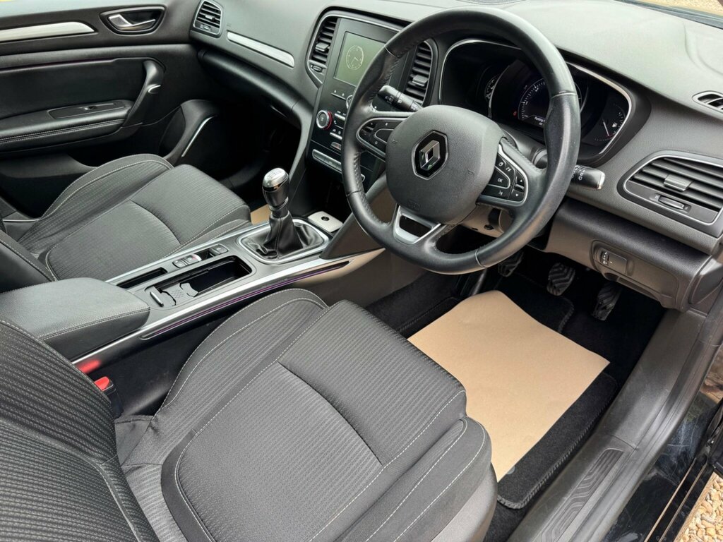 Renault Megane 1.3 Tce Iconic Euro 6 Ss MT69UJZ #2