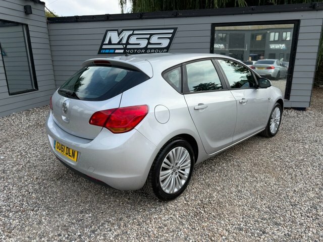 Vauxhall Astra 2011 1.4 16V Excite Hatchback Eu #4