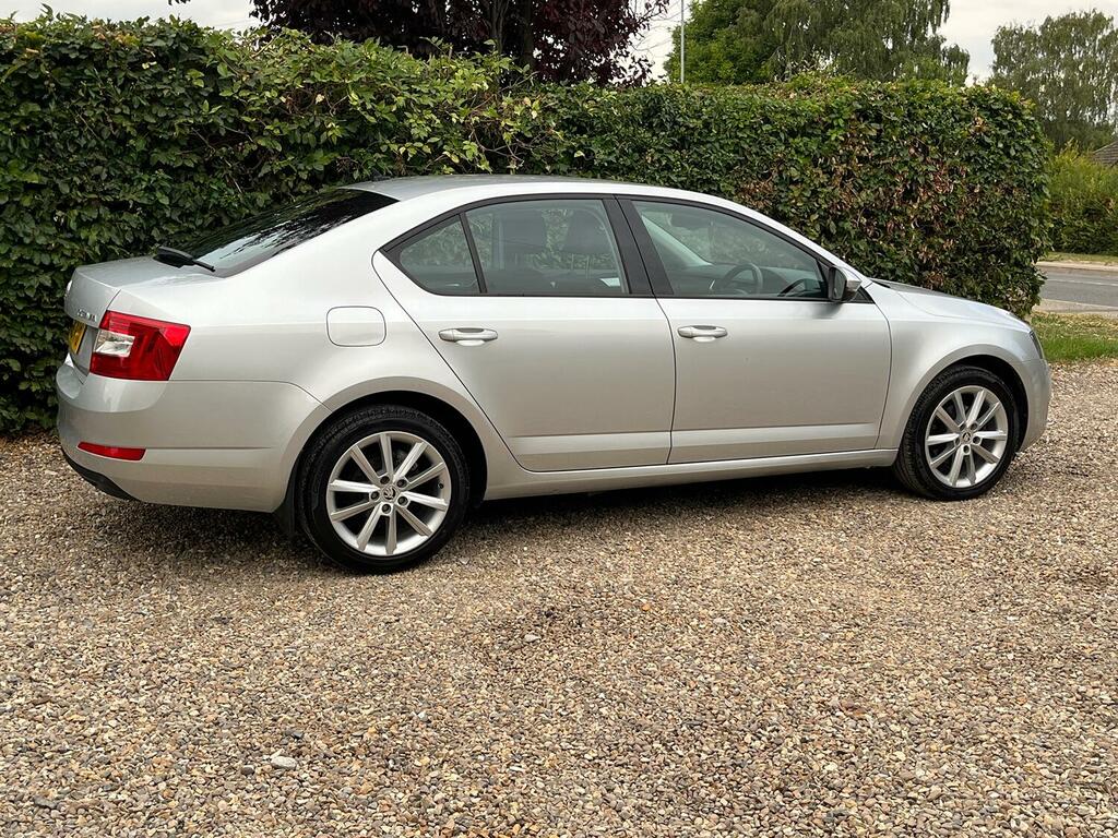 Skoda Octavia 2.0 Tdi Elegance Silver #5