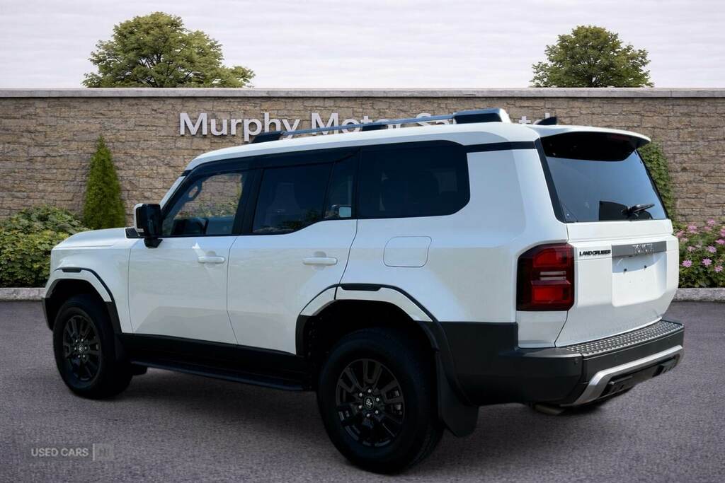 Toyota Land Cruiser 7 Seater White #4