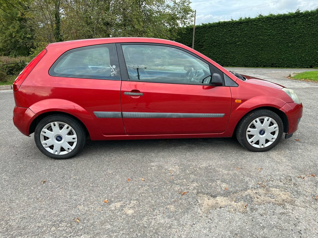 Ford Fiesta 1.25 Style Climate Hatchback 14 Red #5