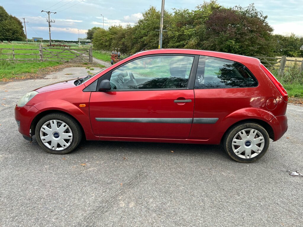 Ford Fiesta 1.25 Style Climate Hatchback 14 Red #4