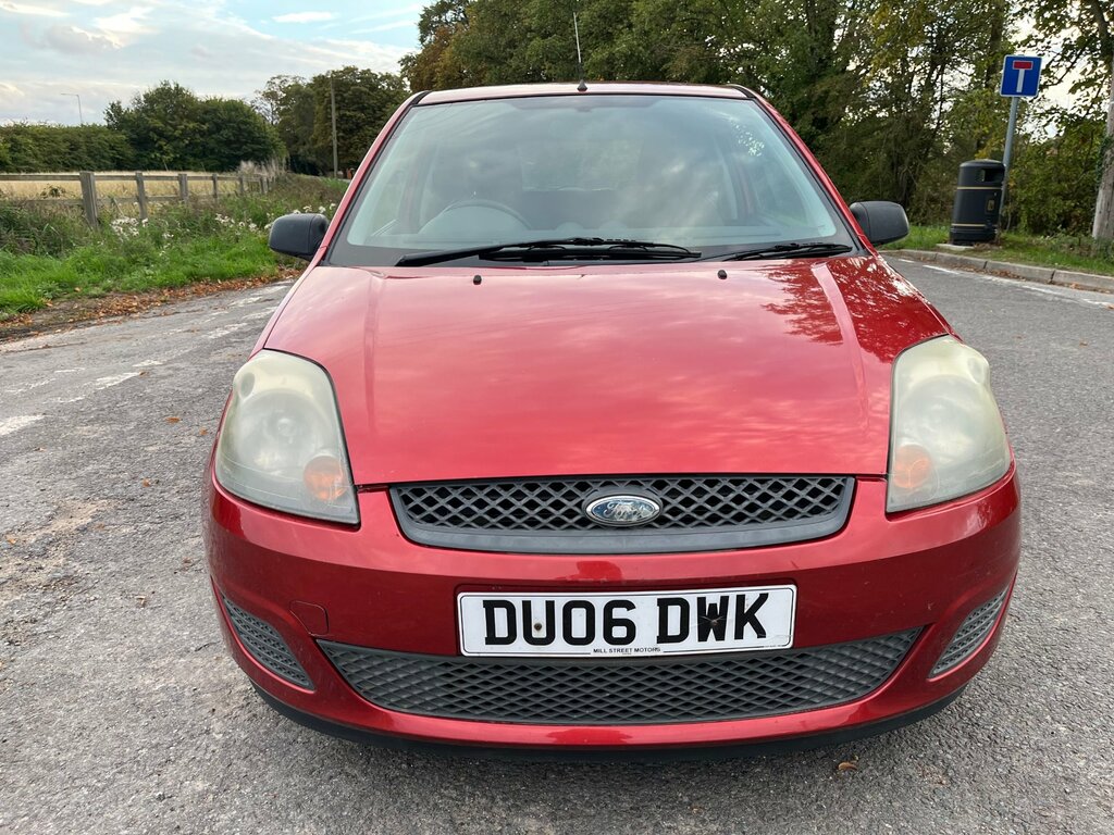 Ford Fiesta 1.25 Style Climate Hatchback 14 Red #2