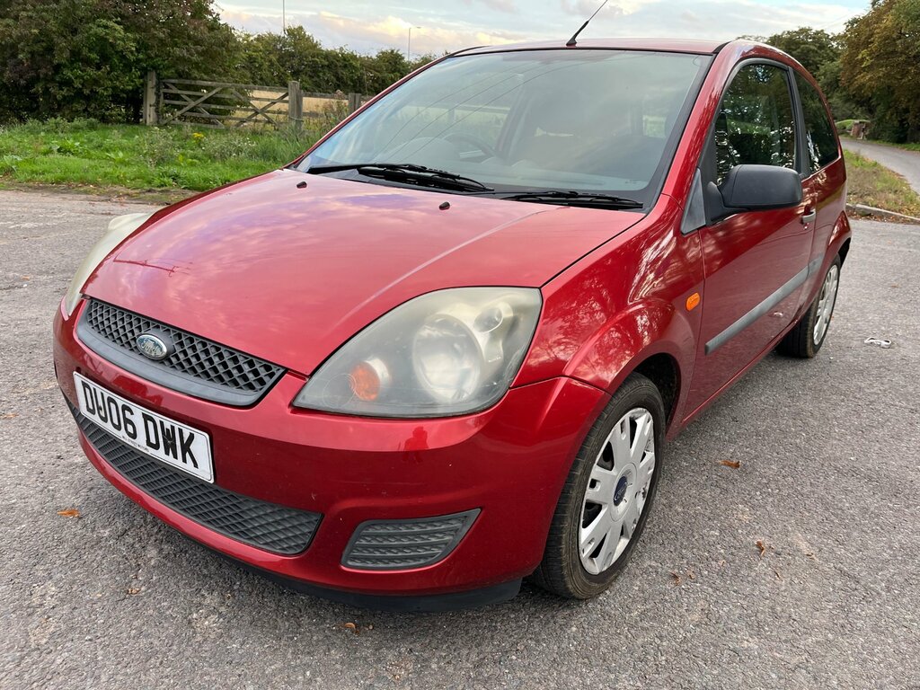 Ford Fiesta 1.25 Style Climate Hatchback 14 Red #3