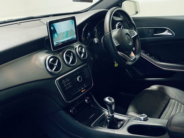 Mercedes-Benz GLA Class Gla200d Amg Line Suv White #4