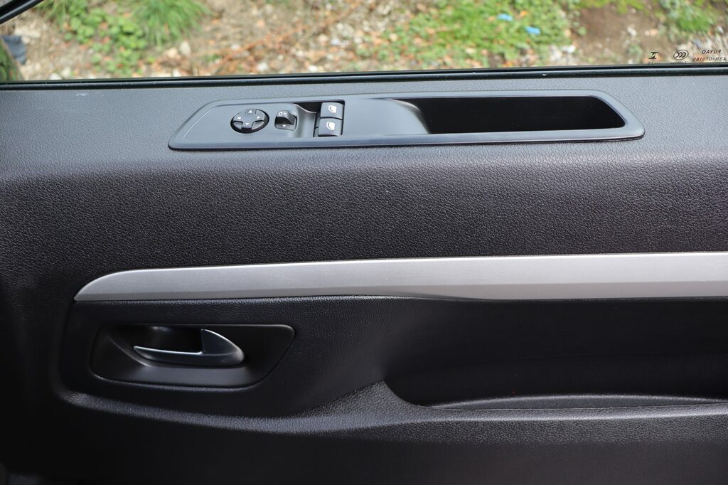 Vauxhall Vivaro 1.5L Prime 6Dr White #20