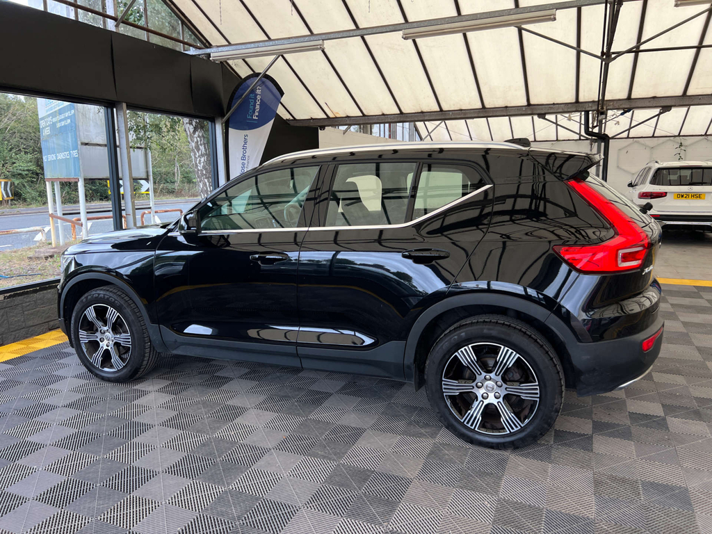 Volvo XC40 Suv Black #4