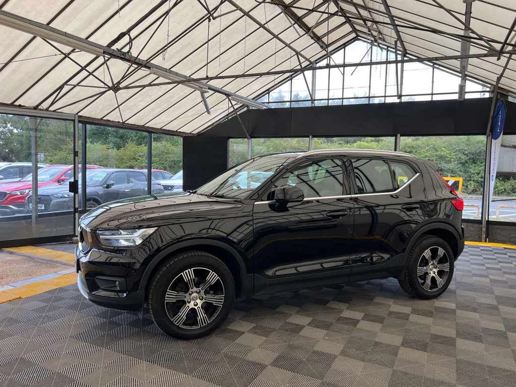 Volvo XC40 Suv Black #3