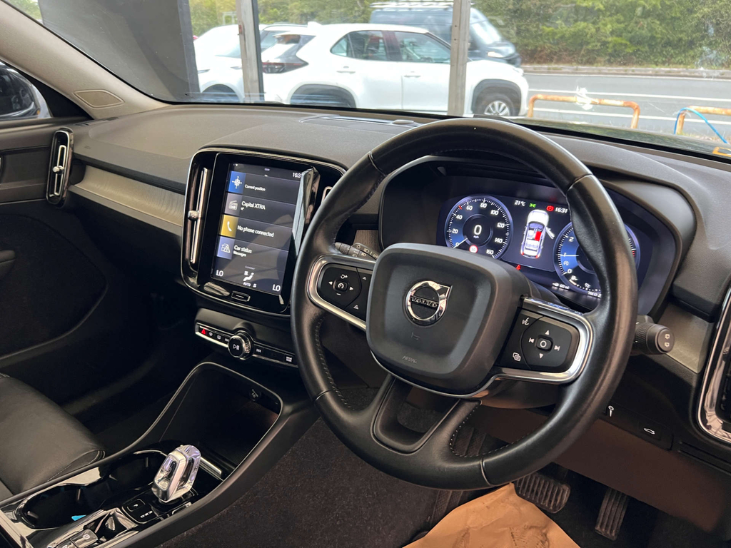 Volvo XC40 Suv Black #6