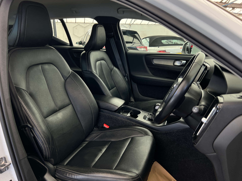 Volvo XC40 Suv White #6