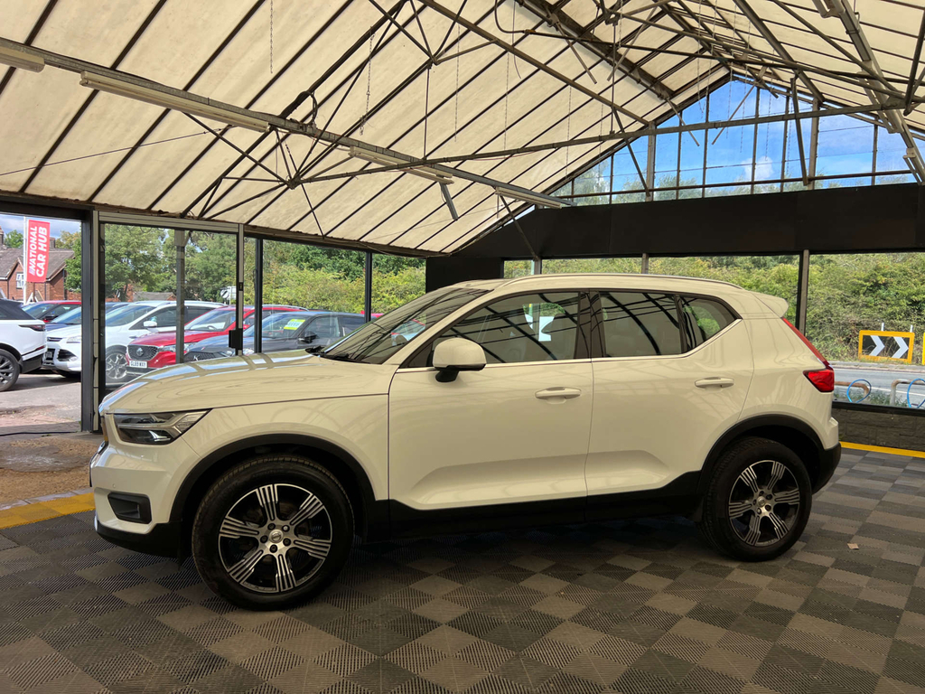 Volvo XC40 Suv White #3