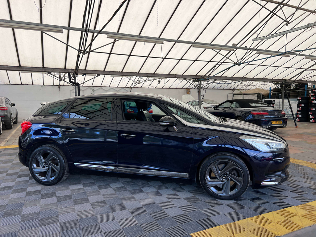 DS DS 5 Hatchback Blue