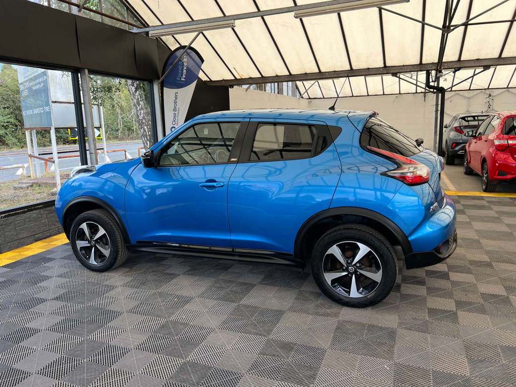 Nissan Juke Acenta Red #4