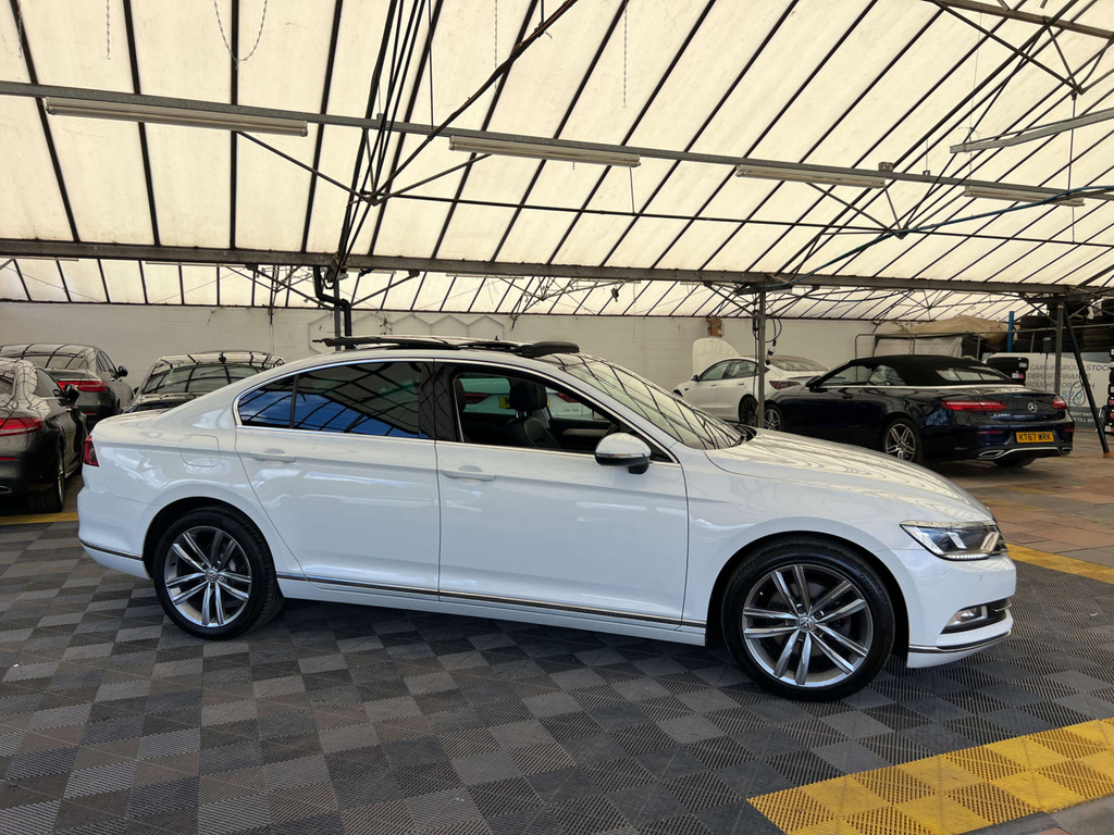 Volkswagen Passat Saloon White
