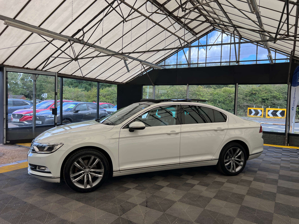 Volkswagen Passat Saloon White #3