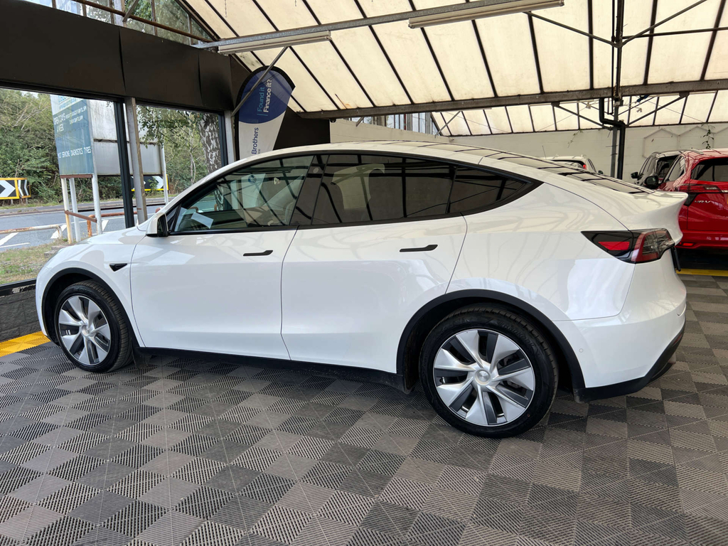 Tesla Model Y Suv White #4