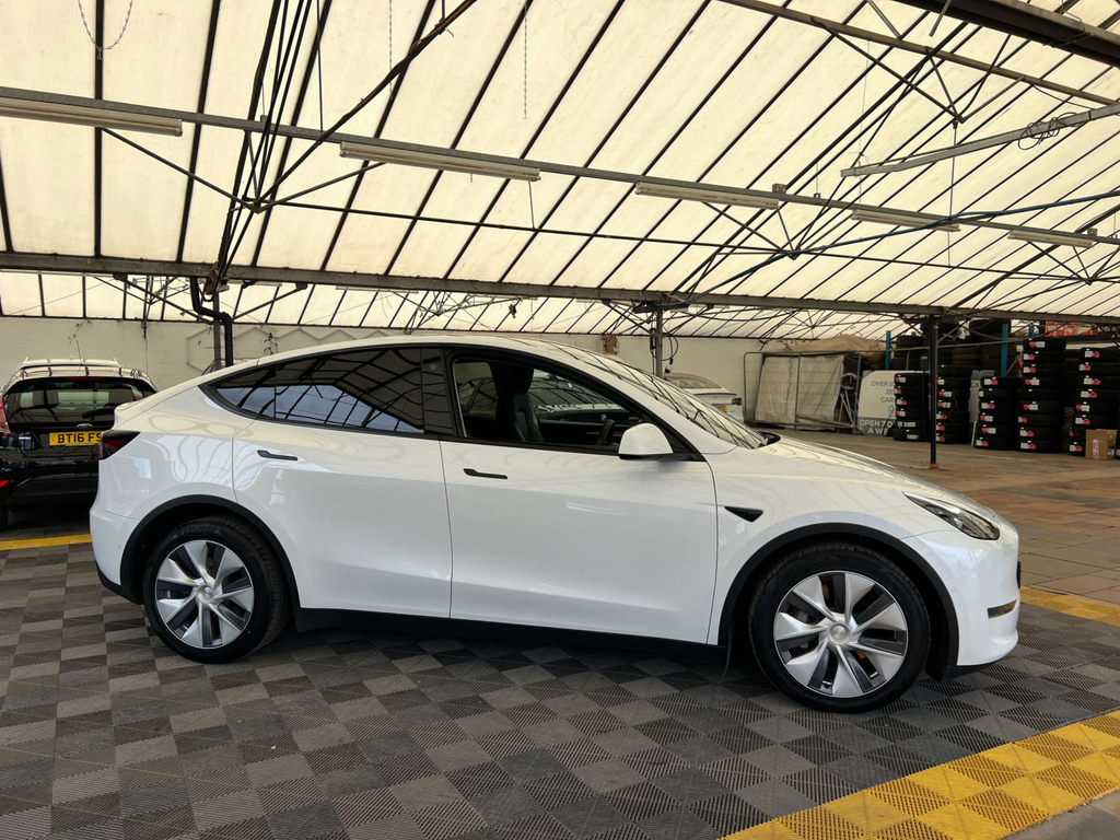 Tesla Model Y Suv White