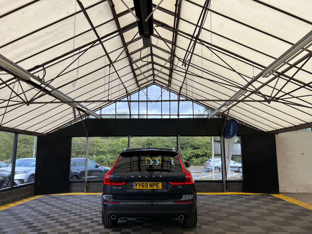 Volvo XC60 Suv Red #4