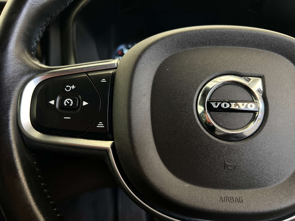 Volvo XC60 Suv Red #9