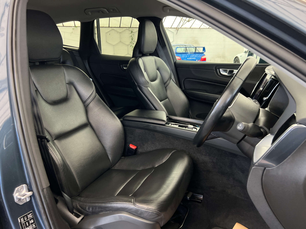 Volvo XC60 Suv Red #6