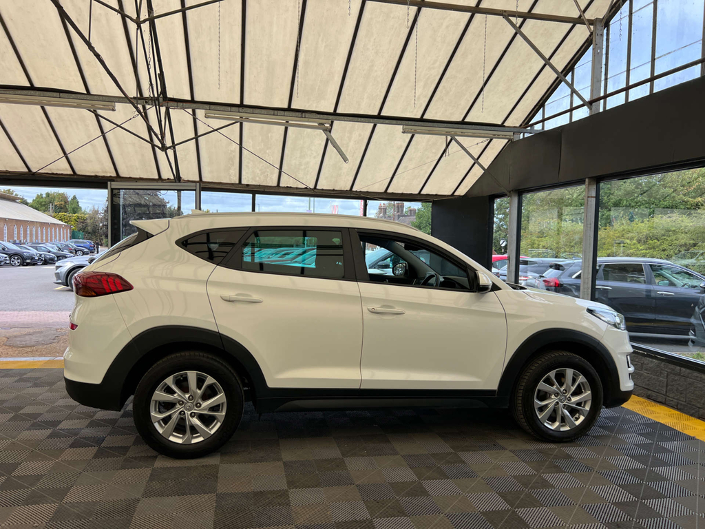 Hyundai Tucson Suv White #6