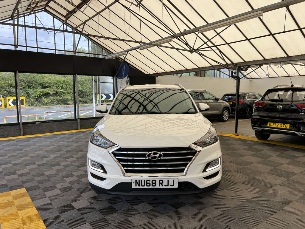 Hyundai Tucson Suv White #2