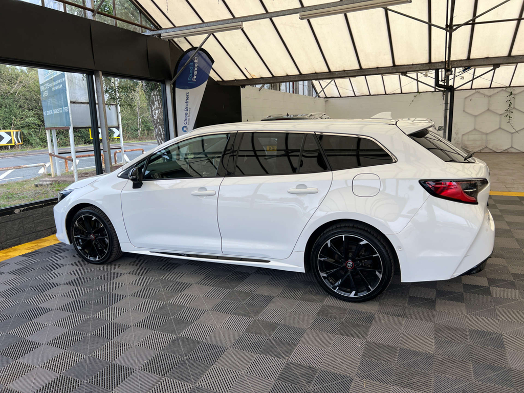 Toyota Corolla Estate White #3