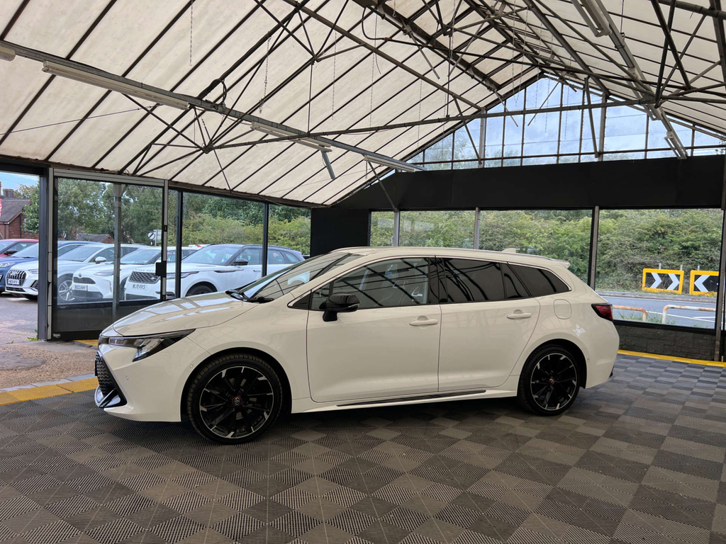 Toyota Corolla Estate White #2