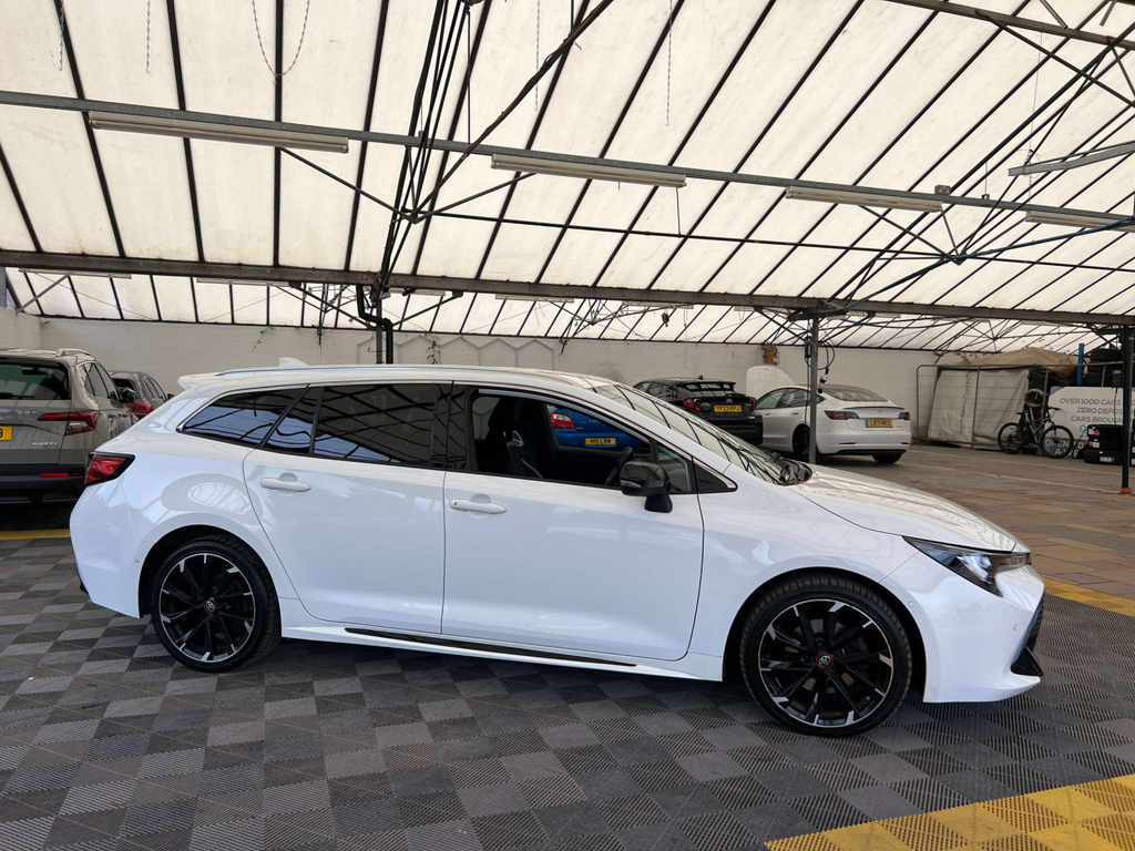 Toyota Corolla Estate White