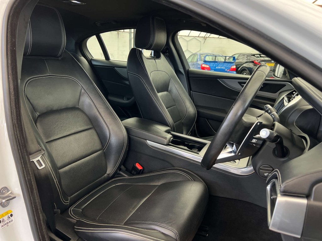 Jaguar XE Saloon White #6