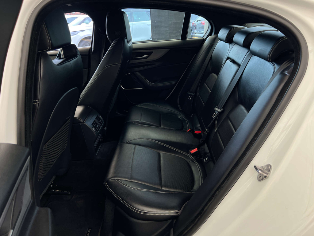 Jaguar XE 2.0 Se Silver #20