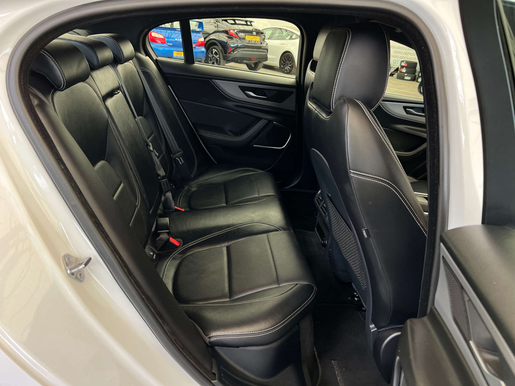 Jaguar XE 2.0 Se Silver #19