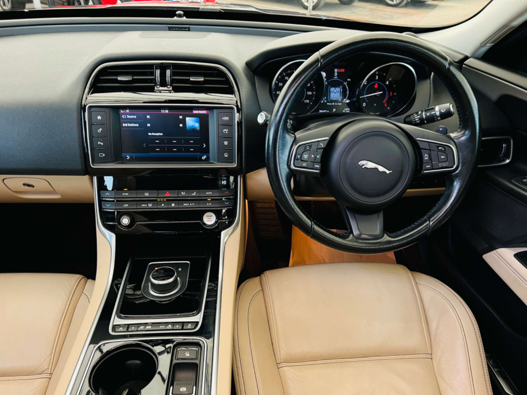 Jaguar XE Prestige Red #13