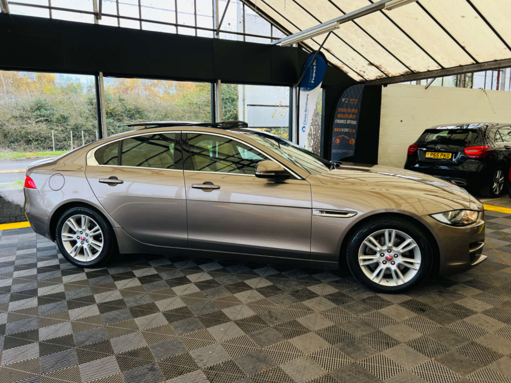 Jaguar XE Saloon Brown #2