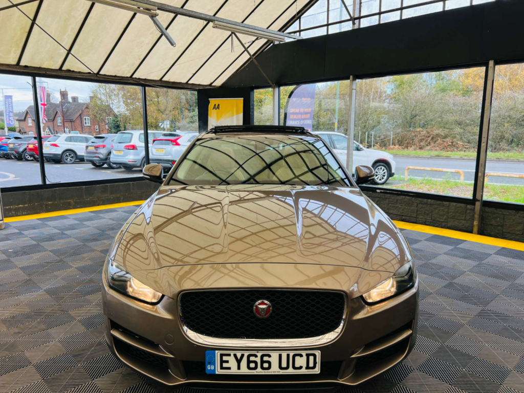 Jaguar XE Saloon Brown #3