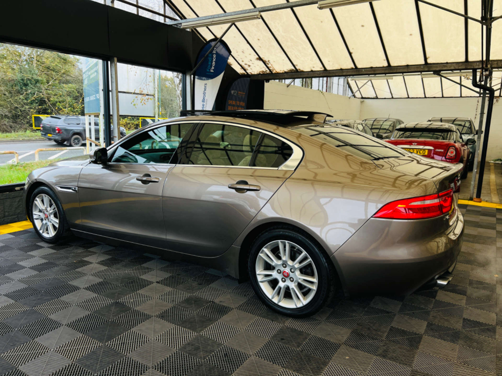 Jaguar XE Saloon Brown #5