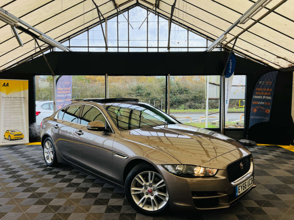 Jaguar XE Saloon Brown