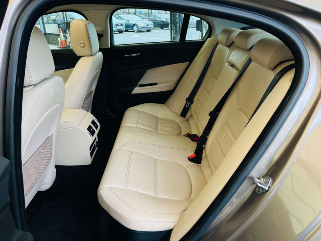 Jaguar XE Prestige Red #26