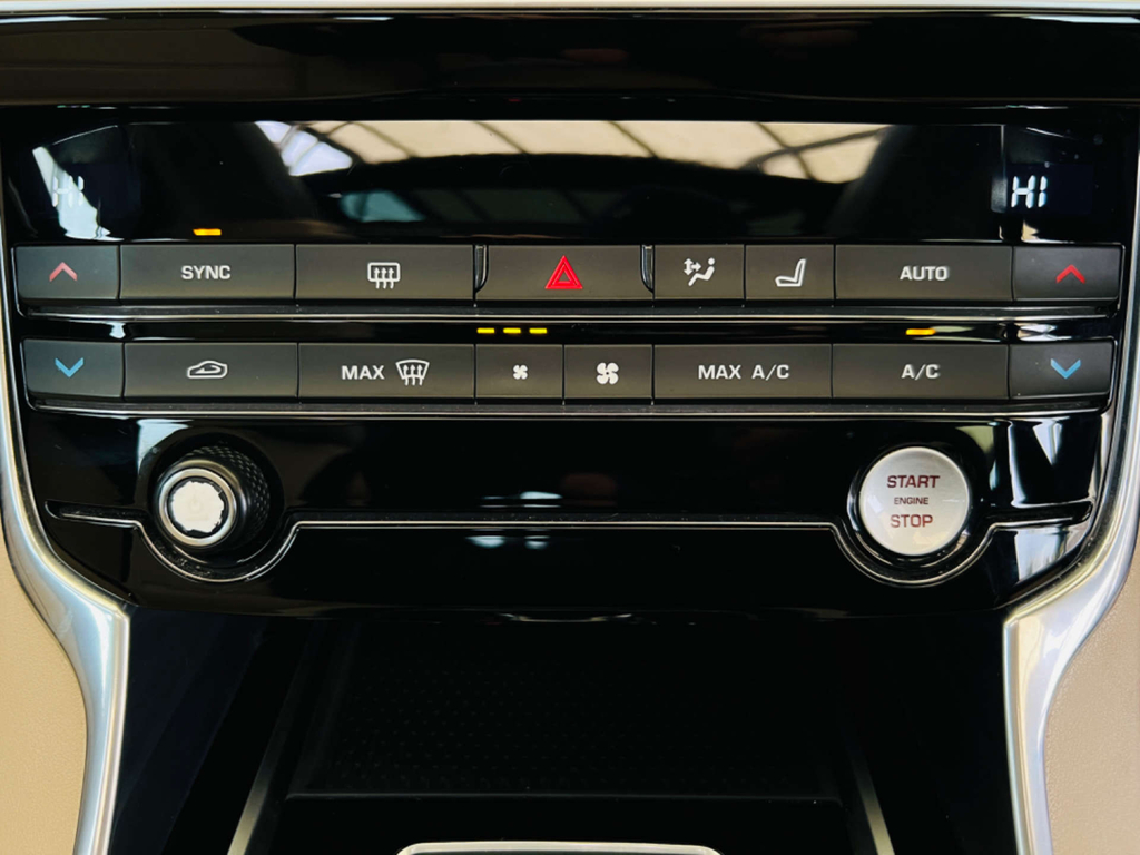 Jaguar XE Prestige Red #22