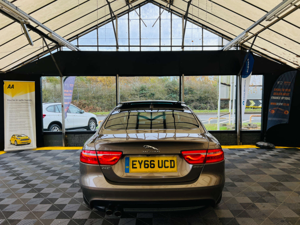 Jaguar XE Saloon Brown #6