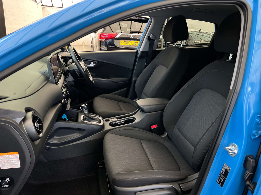 Hyundai Kona Premium Red #17