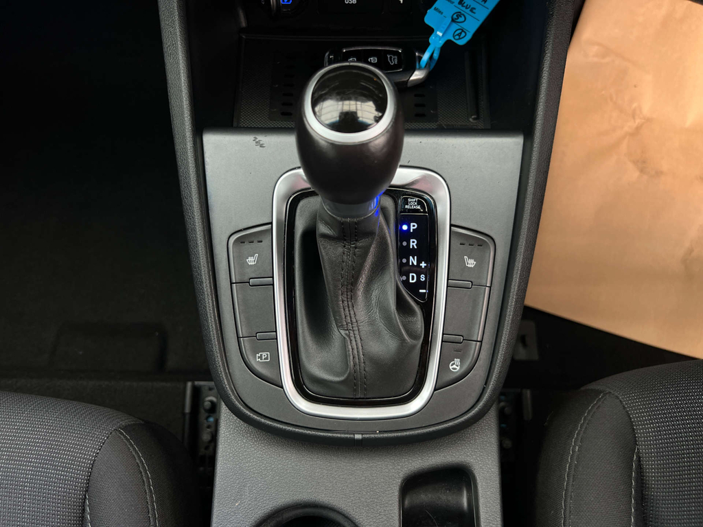 Hyundai Kona Premium Red #16