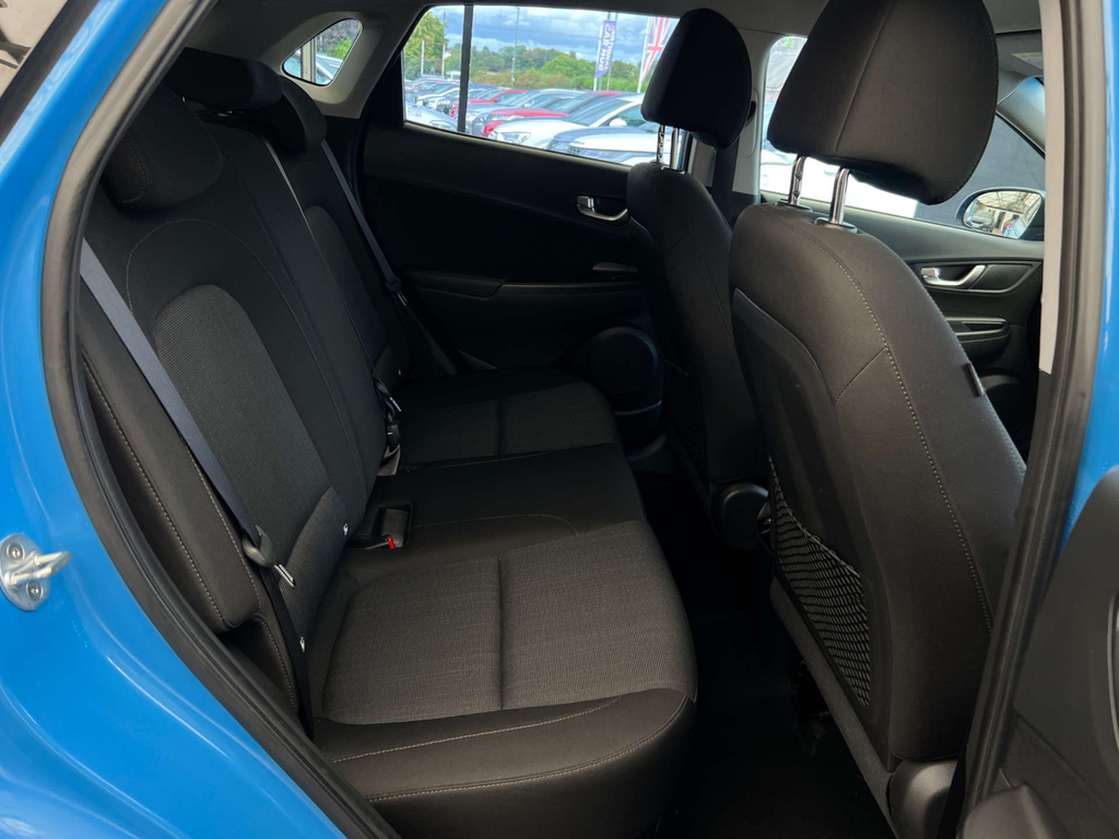 Hyundai Kona Premium Red #18