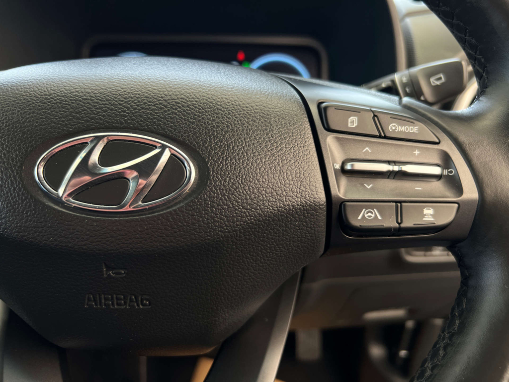 Hyundai Kona Premium Red #10