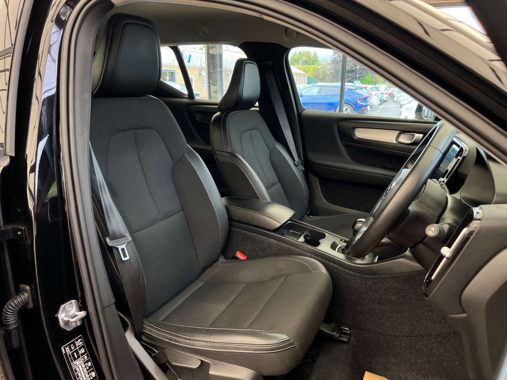 Volvo XC40 Suv Black #6
