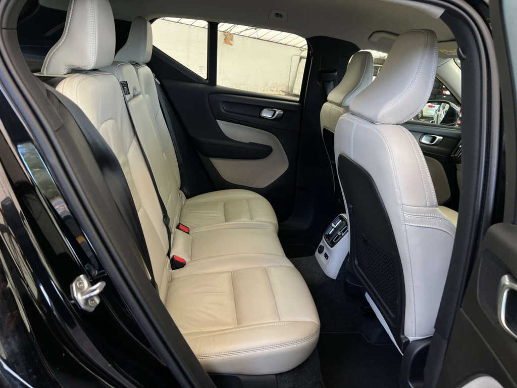 Volvo XC40 1.5 T3 163 R Design Black #17