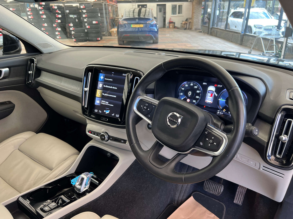 Volvo XC40 Suv Black #6