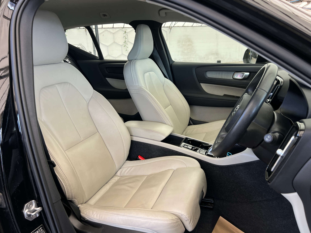 Volvo XC40 Suv Black #5