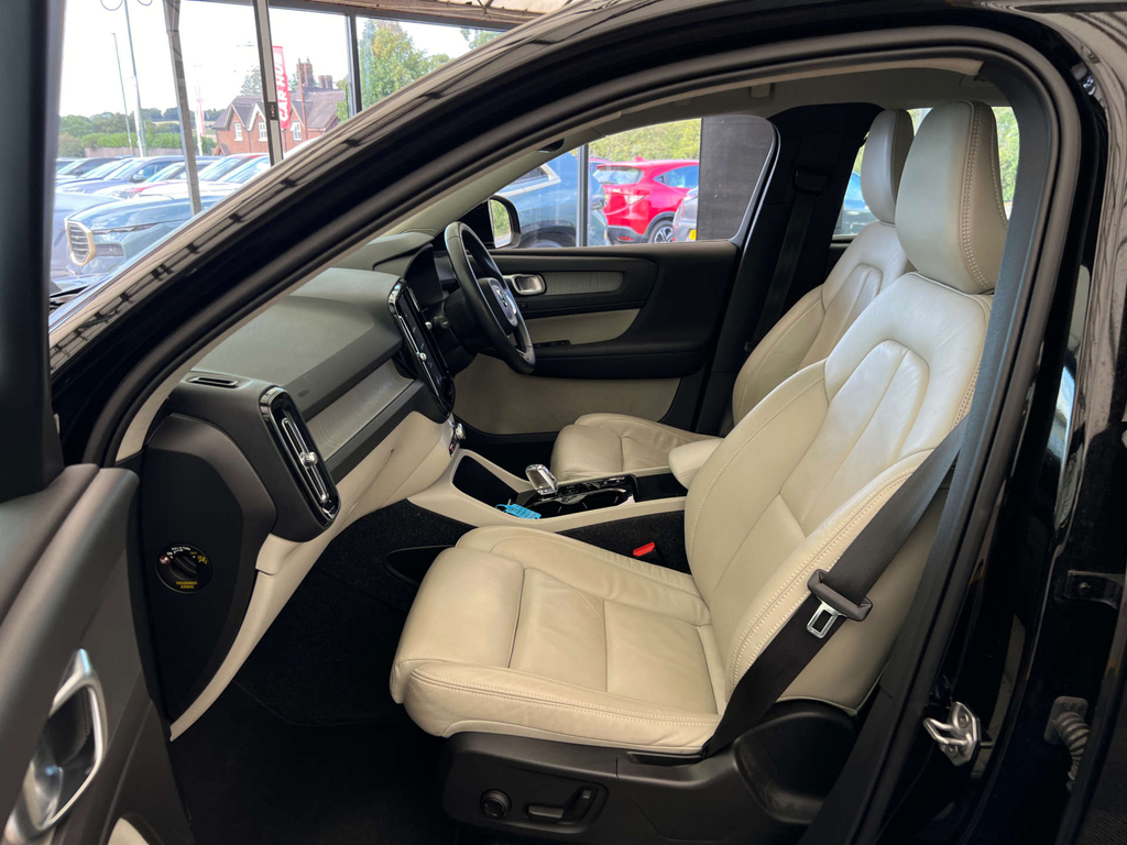 Volvo XC40 1.5 T3 163 R Design Black #16