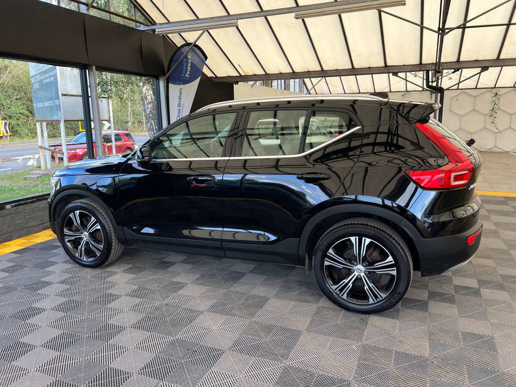 Volvo XC40 Suv Black #3